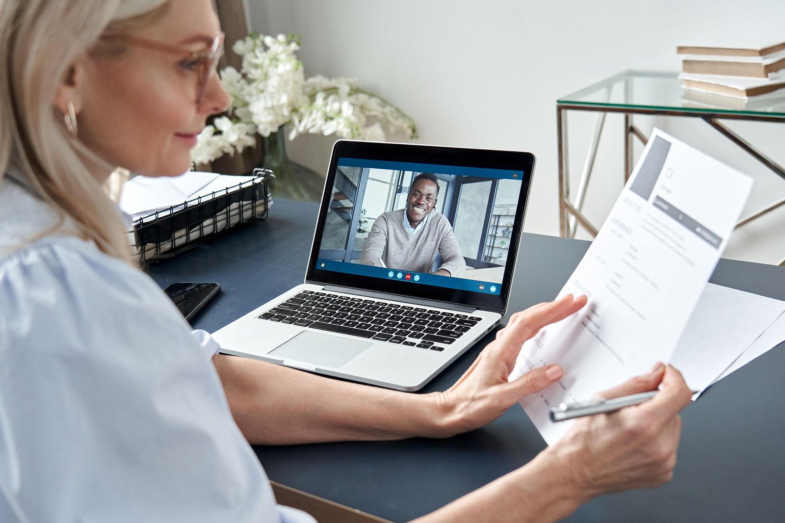 Healthcare recruiter meeting with a candidate for a permanent role